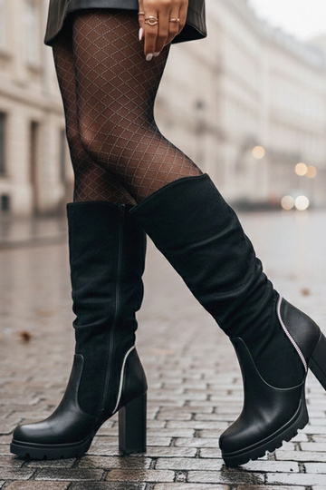 Czarne kozaki na słupku... 2