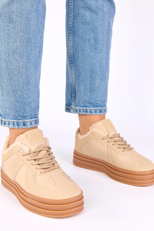 Beżowe sneakersy ocieplane futerkiem...