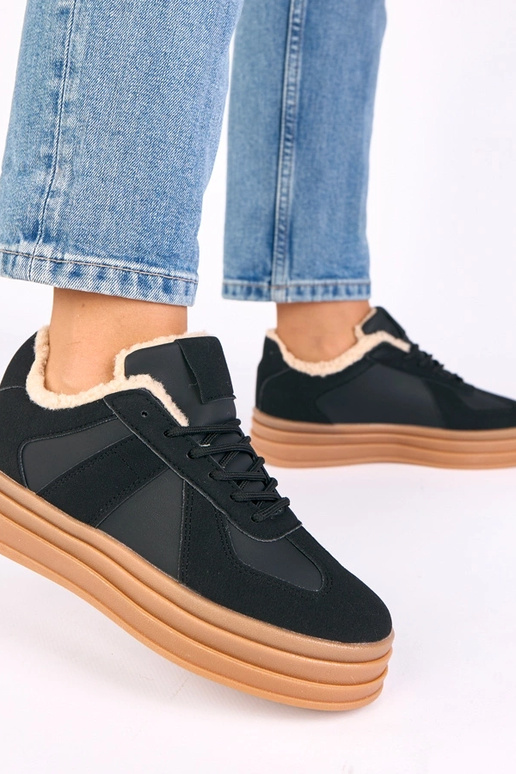 Czarne sneakersy ocieplane futerkiem...