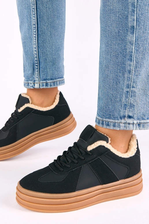 Czarne sneakersy ocieplane futerkiem...