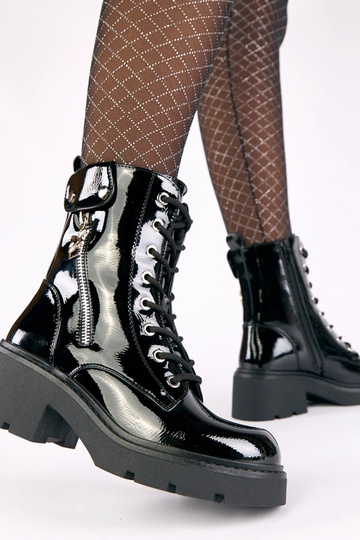 Czarne botki lakierowane na... 2