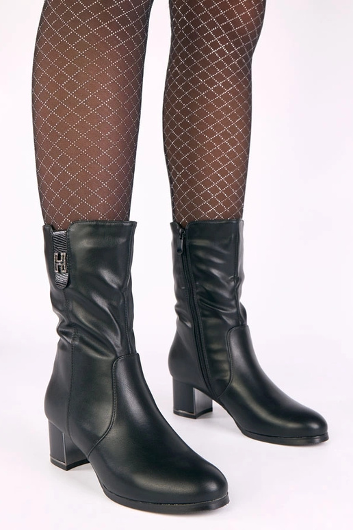 Czarne botki na słupku ocieplane z...