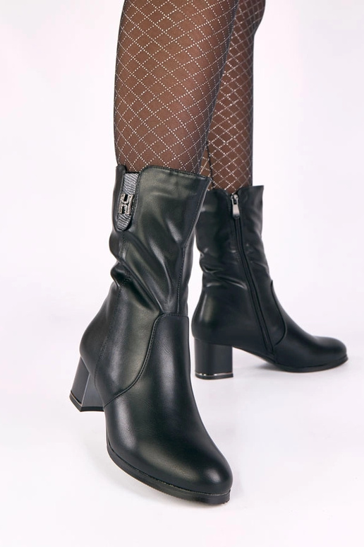 Czarne botki na słupku ocieplane z...