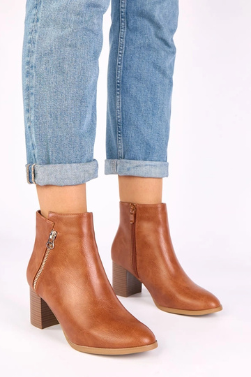 Brązowe klasyczne botki na...