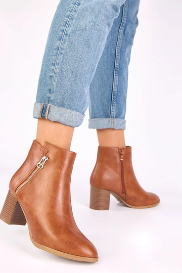 Brązowe klasyczne botki na... 2