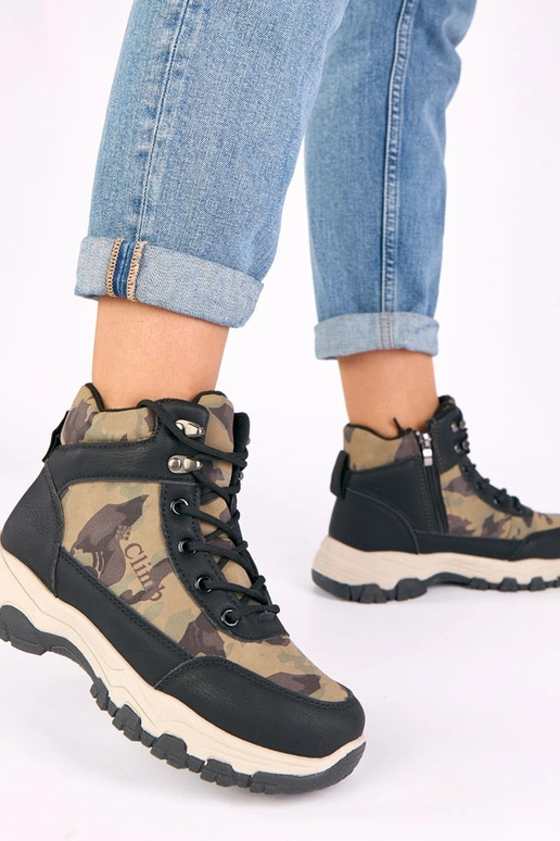 Czarne trapery na platformie z...