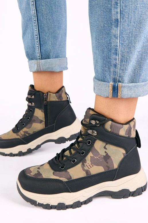 Czarne trapery na platformie z...