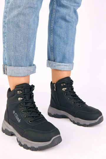 Czarne trapery na...