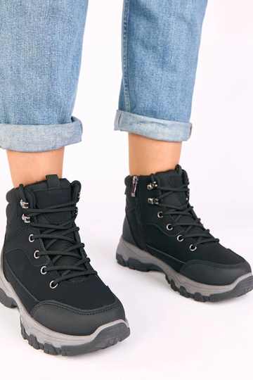 Czarne trapery na...