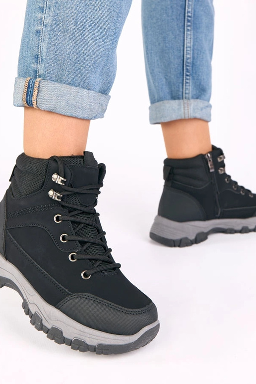 Czarne trapery na platformie Briana