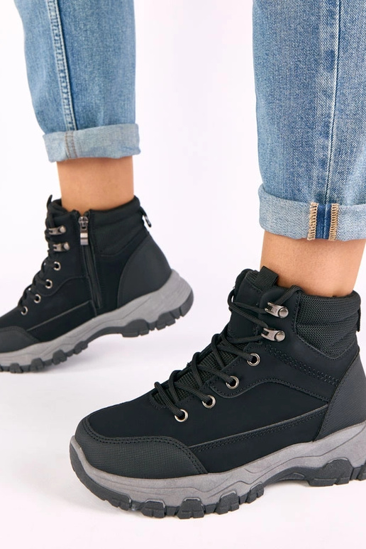 Czarne trapery na platformie Briana