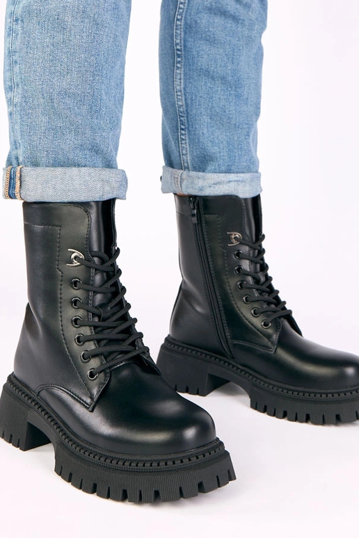 Czarne botki klasyczne na platformie...