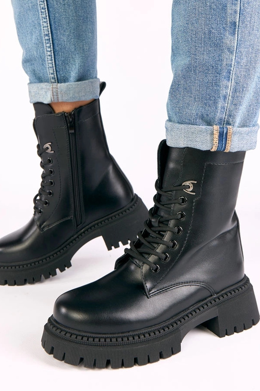 Czarne botki klasyczne na platformie...