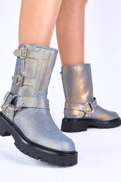 Niebieskie botki zdobione sprzączkami...