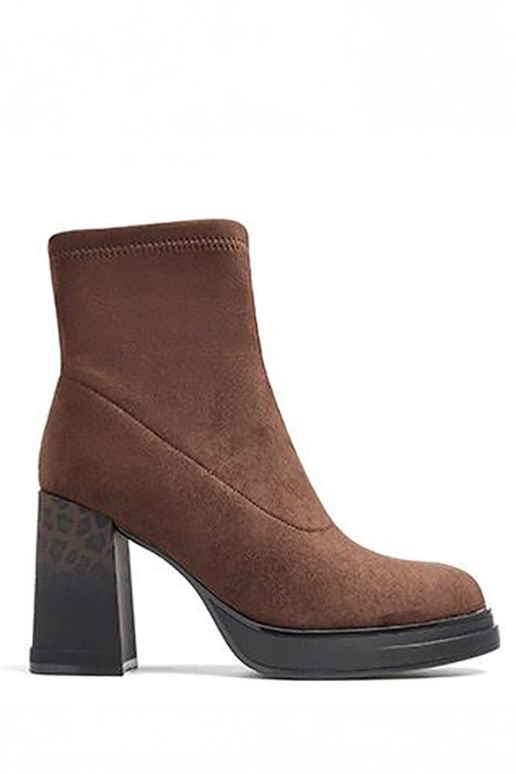 Brązowe botki na słupku zdobionym...