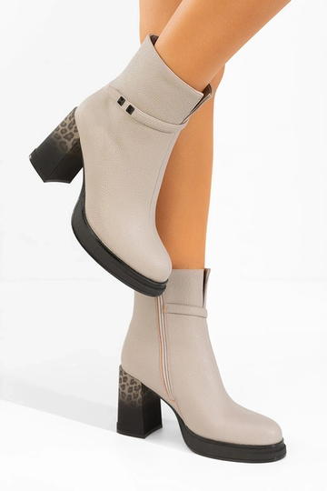 Szare botki na słupku... 2