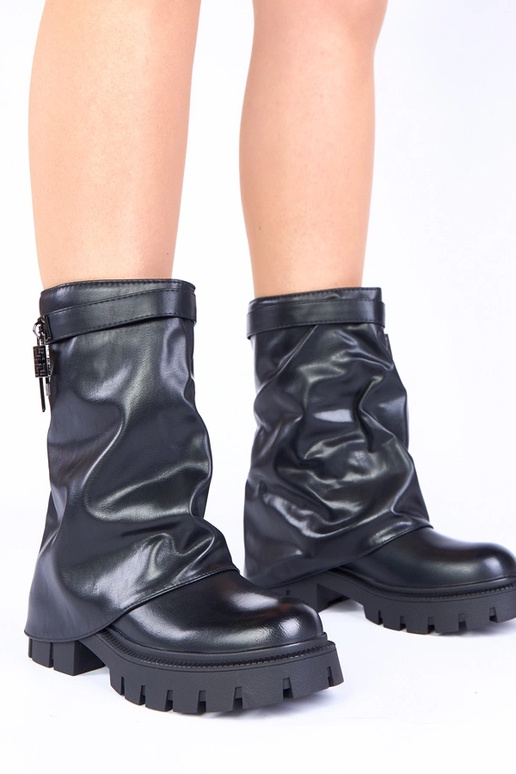 Czarne botki na platformie z...