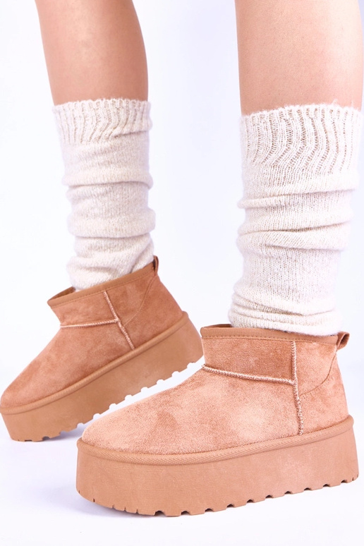 Brązowe śniegowce na platformie...