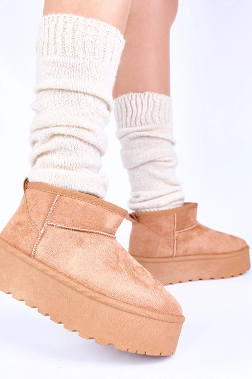 Brązowe śniegowce na platformie...