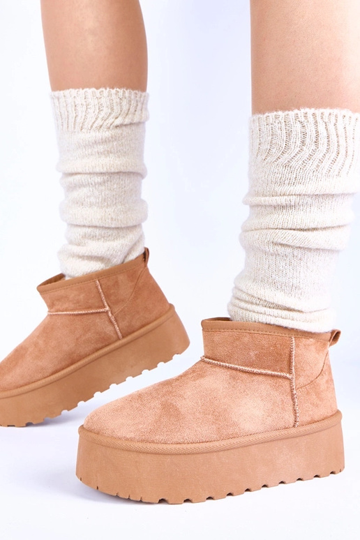 Brązowe śniegowce na platformie...