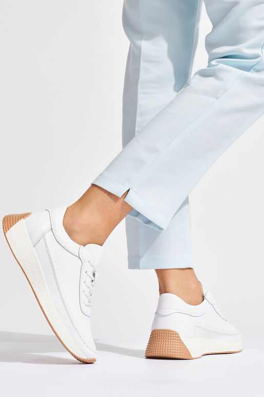 INomens leather Inhite color sneakers