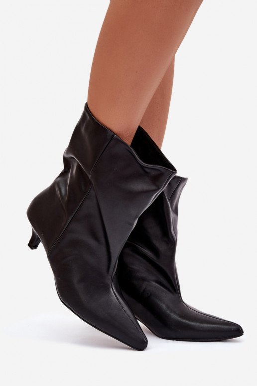   Luźną Choleką  Jessalia