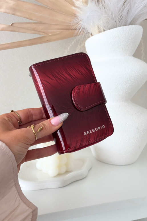 Lacquered Women's Wallet with Small Red Details Luretta
