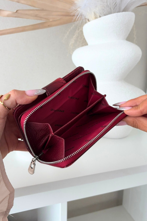 Lacquered Women's Wallet with Small Red Details Luretta