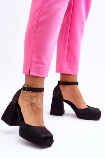 Fashionable Pumps On Massive Heels Black Sandia