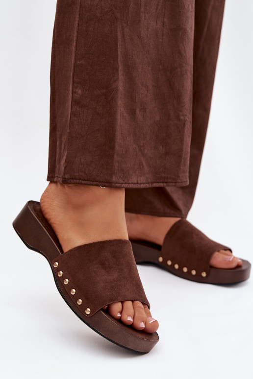 Klapki Damskie Ze Złotymi Ćwiekami Czekoladowe Ferinna