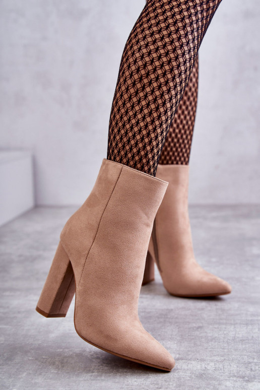 Elegant Suede Boots On a post Dark beige Ettany