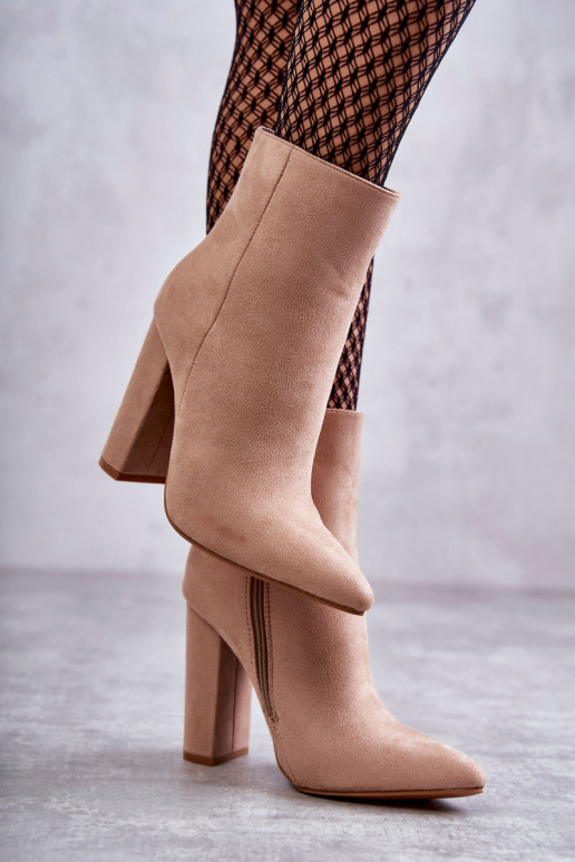 Elegant Suede Boots On a post Dark beige Ettany
