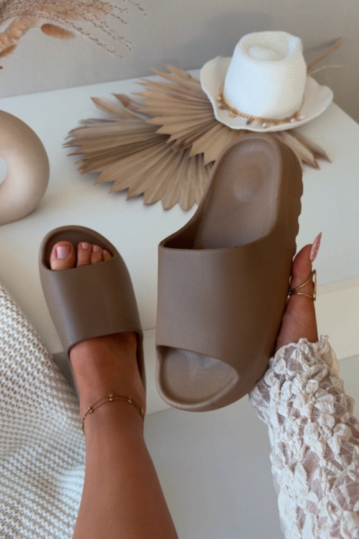 Women's slippers on platform brown Olyria