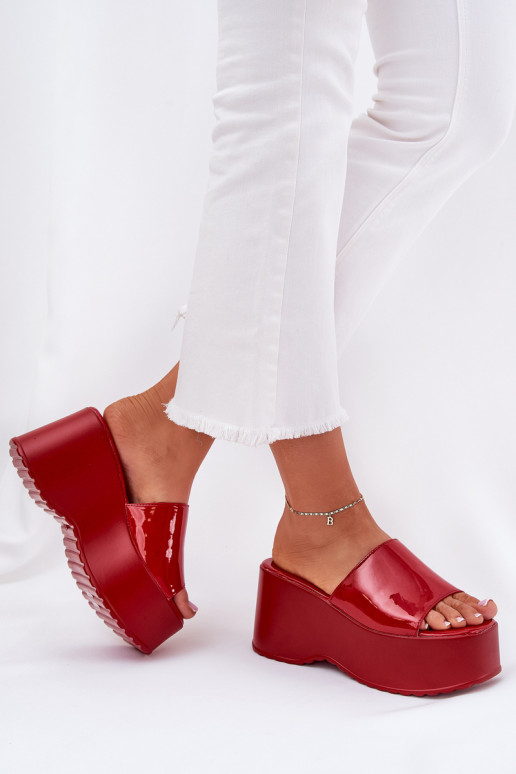 Lacquered Women's Slippers On Platform And Wedge Red Nellevia
