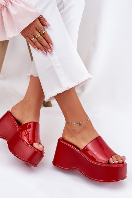 Lacquered Women's Slippers On Platform And Wedge Red Nellevia