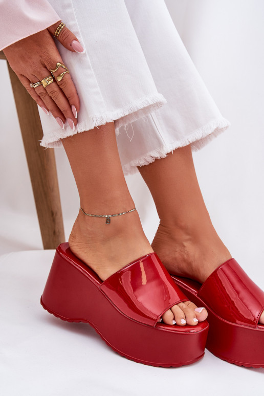 Lacquered Women's Slippers On Platform And Wedge Red Nellevia