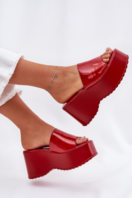 Lacquered Women's Slippers On Platform And Wedge Red Nellevia