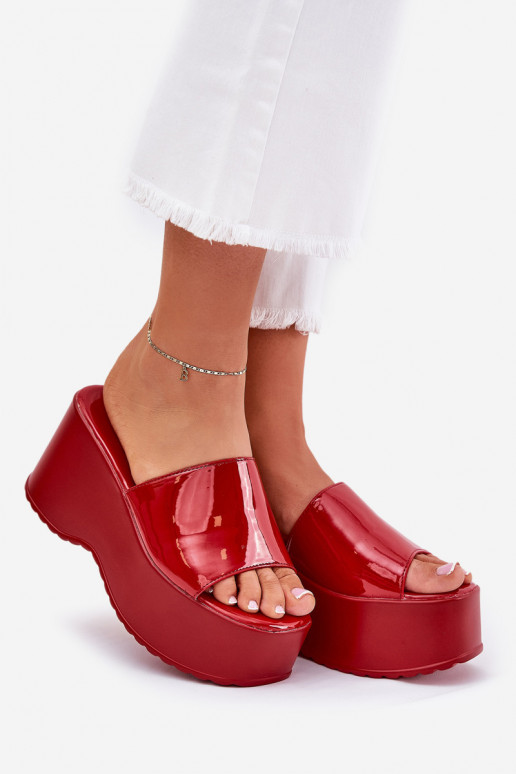 Lacquered Women's Slippers On Platform And Wedge Red Nellevia