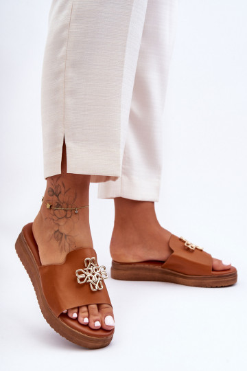 Skórzane Damskie Klapki Na Platformie z Ozdobą Brązowe Azera