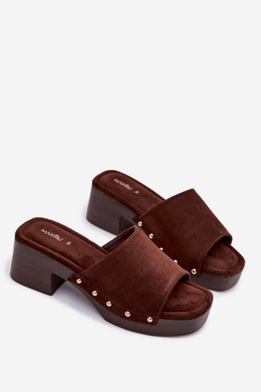 Klapki Damskie Na Klocku Ze Złotymi Ćwiekami Czekoladowe Davessa