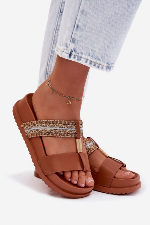 Klapki Damskie Na PlatformiewithPaskami I Złotym Detalem Camel Tahlia