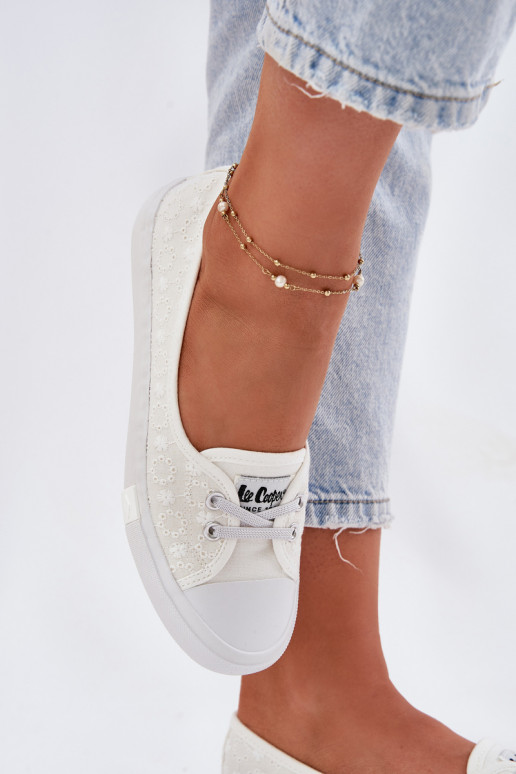 Ladies Sneakers With Embroidery Lee Cooper White LCW-25-31-3447L