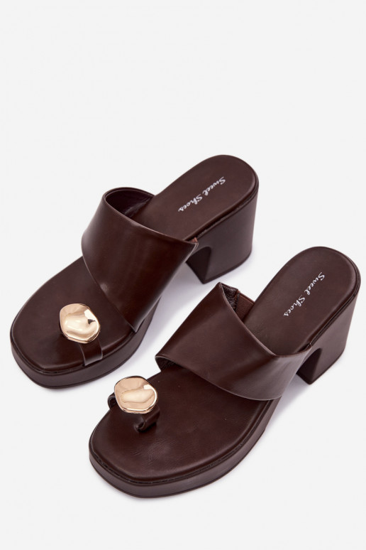 Klapki Damskie Na Słupkowym Obcasie Ze Złotym Detalem Czekoladowe Sinora