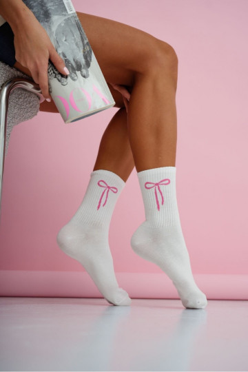 Women's White Ribbed Socks With Pink Bow