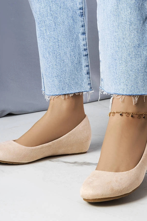 Beżowe balerinki na niskim koturnie...