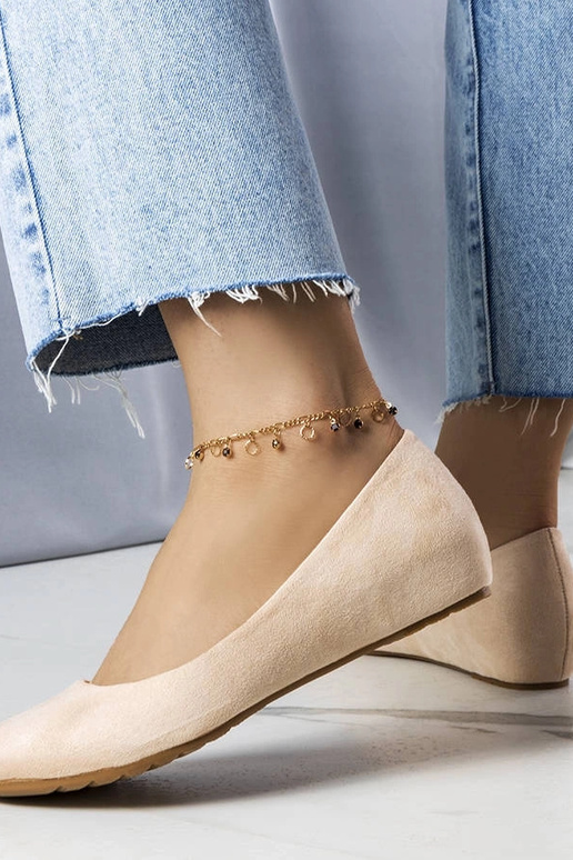 Beżowe balerinki na niskim koturnie...