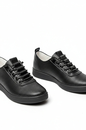 Czarne wsuwane tenisówki...