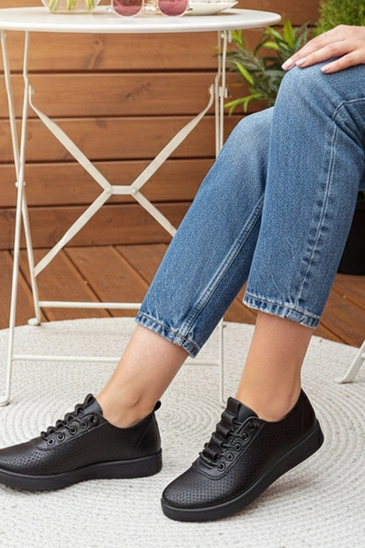 Czarne wsuwane tenisówki perforowane...