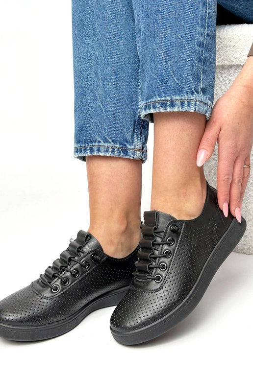 Czarne wsuwane tenisówki perforowane...