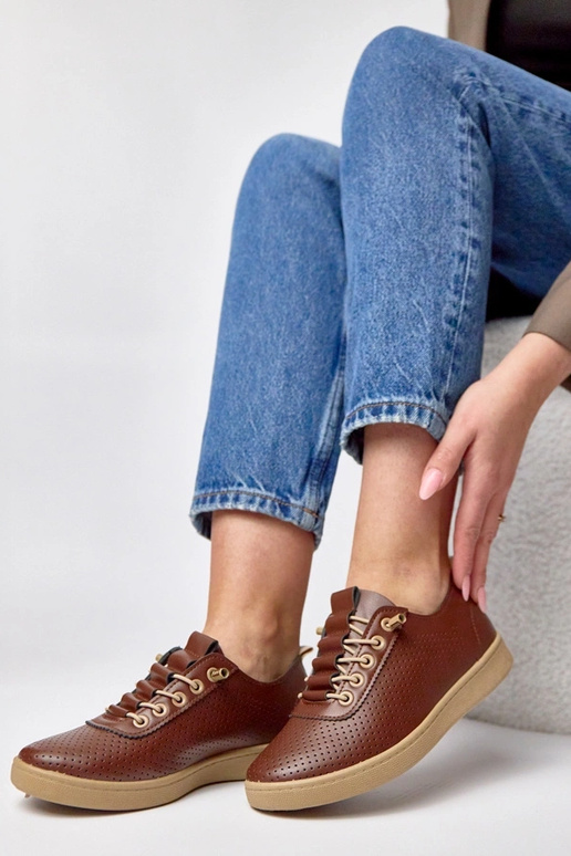 Brązowe wsuwane tenisówki perforowane...